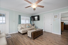 Hook, Wine And Sinker At120 2 Bedroom Home