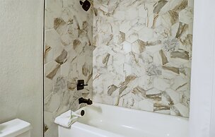 Be306a Bridge End Hotel Room 1 Bedroom Condo