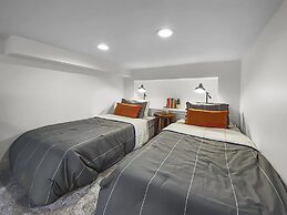 1674 Captain Molly's Hideout! Walk To Slopes! Hottub Pool! 3 Bedroom C