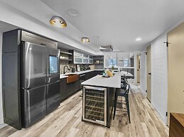 1674 Captain Molly's Hideout! Walk To Slopes! Hottub Pool! 3 Bedroom C