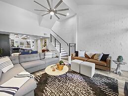 1674 Captain Molly's Hideout! Walk To Slopes! Hottub Pool! 3 Bedroom C