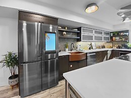 1674 Captain Molly's Hideout! Walk To Slopes! Hottub Pool! 3 Bedroom C