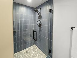 1674 Captain Molly's Hideout! Walk To Slopes! Hottub Pool! 3 Bedroom C