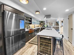 1674 Captain Molly's Hideout! Walk To Slopes! Hottub Pool! 3 Bedroom C