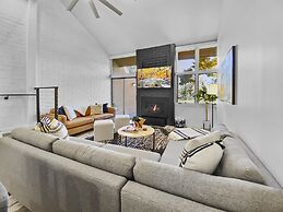 1674 Captain Molly's Hideout! Walk To Slopes! Hottub Pool! 3 Bedroom C