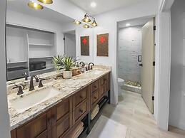 1674 Captain Molly's Hideout! Walk To Slopes! Hottub Pool! 3 Bedroom C