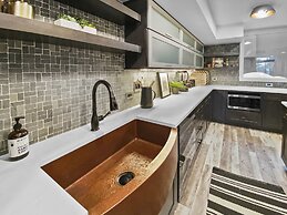 1674 Captain Molly's Hideout! Walk To Slopes! Hottub Pool! 3 Bedroom C