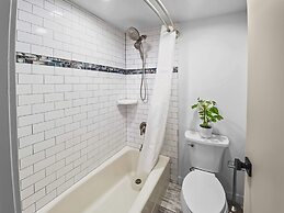 1674 Captain Molly's Hideout! Walk To Slopes! Hottub Pool! 3 Bedroom C