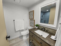 1674 Captain Molly's Hideout! Walk To Slopes! Hottub Pool! 3 Bedroom C