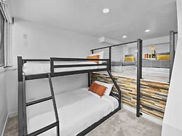 1674 Captain Molly's Hideout! Walk To Slopes! Hottub Pool! 3 Bedroom C