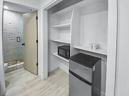 1674 Captain Molly's Hideout! Walk To Slopes! Hottub Pool! 3 Bedroom C