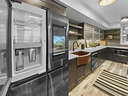 1674 Captain Molly's Hideout! Walk To Slopes! Hottub Pool! 3 Bedroom C