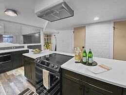 1674 Captain Molly's Hideout! Walk To Slopes! Hottub Pool! 3 Bedroom C