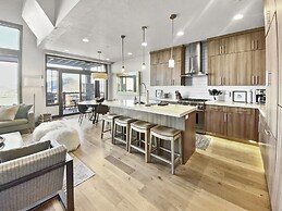 4202 Modern Vibe At Fairway Springs 3 Bedroom Home