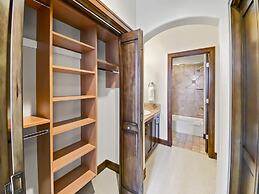 2744 The Cove! Modern Luxury Townhome With Hot Tub, Pool, And Shuttle 