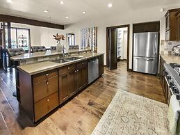 2744 The Cove! Modern Luxury Townhome With Hot Tub, Pool, And Shuttle 
