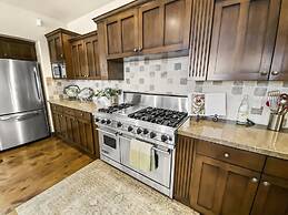 2744 The Cove! Modern Luxury Townhome With Hot Tub, Pool, And Shuttle 