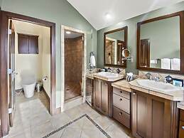 2744 The Cove! Modern Luxury Townhome With Hot Tub, Pool, And Shuttle 