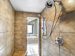 2744 The Cove! Modern Luxury Townhome With Hot Tub, Pool, And Shuttle 