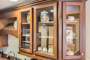 1454 Cozy Condo At Fawngrove Near Dv Base. New Hottub! 2 Bedroom Condo