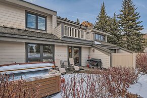 1454 Cozy Condo At Fawngrove Near Dv Base. New Hottub! 2 Bedroom Condo