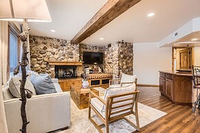 1454 Cozy Condo At Fawngrove Near Dv Base. New Hottub! 2 Bedroom Condo