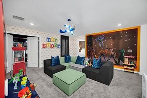 Disney Princess Bedroom, Pool Spa Game Room Plus! 9 Villa