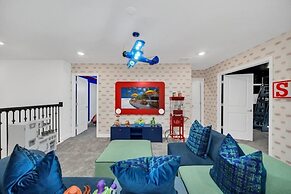 Disney Princess Bedroom, Pool Spa Game Room Plus! 9 Villa