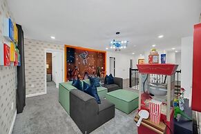 Disney Princess Bedroom, Pool Spa Game Room Plus! 9 Villa