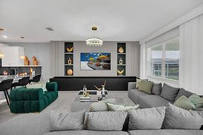 Disney Princess Bedroom, Pool Spa Game Room Plus! 9 Villa