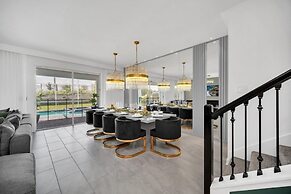 Disney Princess Bedroom, Pool Spa Game Room Plus! 9 Villa