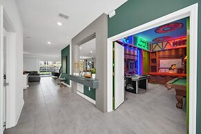 Disney Princess Bedroom, Pool Spa Game Room Plus! 9 Villa