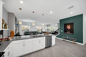 Disney Princess Bedroom, Pool Spa Game Room Plus! 9 Villa