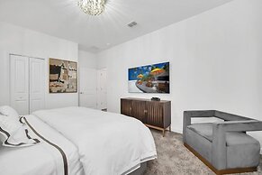 Disney Princess Bedroom, Pool Spa Game Room Plus! 9 Villa