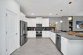 Disney Princess Bedroom, Pool Spa Game Room Plus! 9 Villa