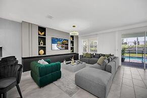 Disney Princess Bedroom, Pool Spa Game Room Plus! 9 Villa