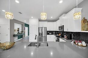 Disney Princess Bedroom, Pool Spa Game Room Plus! 9 Villa