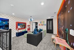 Disney Princess Bedroom, Pool Spa Game Room Plus! 9 Villa