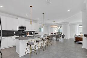 4350scene 6 Bedroom Villa