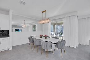 4350scene 6 Bedroom Villa