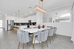 4350scene 6 Bedroom Villa