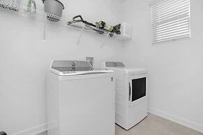 4350scene 6 Bedroom Villa