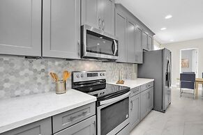 Florida Garden Luxury Home With Private Pool & Spa 6 Bedroom Villa