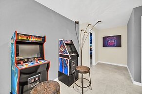 Exciting Brand New Home Sleeps 31 Guest Big Beds 10 Bedroom Villa