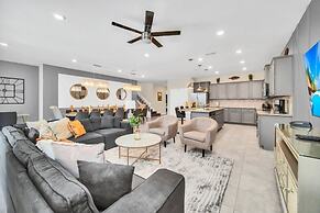 Exciting Brand New Home Sleeps 31 Guest Big Beds 10 Bedroom Villa