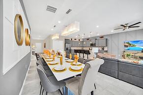 Exciting Brand New Home Sleeps 31 Guest Big Beds 10 Bedroom Villa