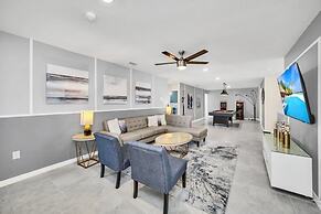 Exciting Brand New Home Sleeps 31 Guest Big Beds 10 Bedroom Villa