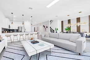 Brand New House Private Lake View 3009 Protagonist 9 Bedroom Home