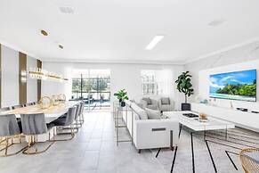 Brand New House Private Lake View 3009 Protagonist 9 Bedroom Home