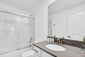 Brand New House Private Lake View 3009 Protagonist 9 Bedroom Home